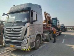 工程機械運輸批量出廠 年均合作百起服務(wù)